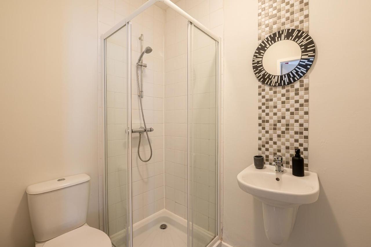 Stunning 5 Bedroom 5 En-Suite Victorian House In Harrogate Bagian luar foto